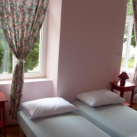 Phara Hostel Gdinj Exterior photo